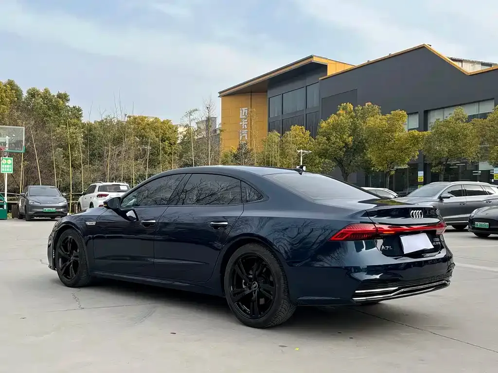 Audi A7L 2023 из CN, фото 4