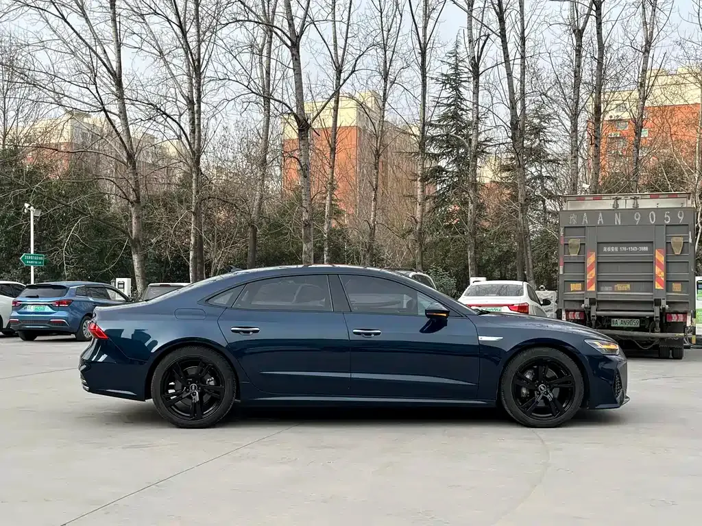 Audi A7L 2023 из CN, фото 10