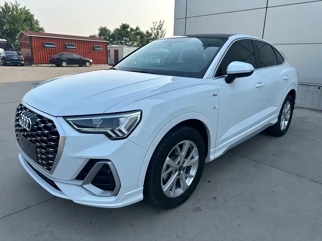Audi Q3 Sportback — фото 1