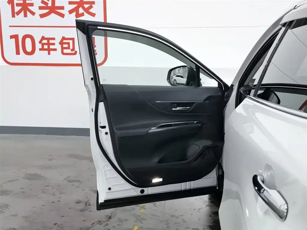 Toyota Harrier — фото 4