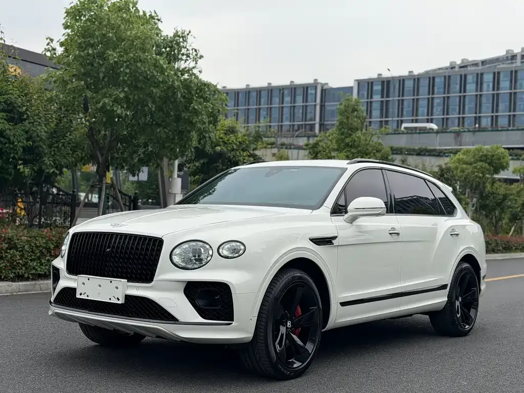 Bentley Bentayga — фото 1