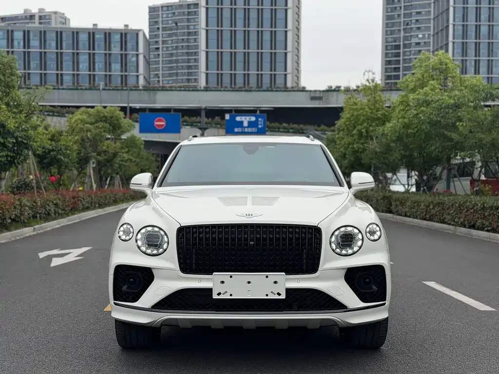 Bentley Bentayga — фото 9