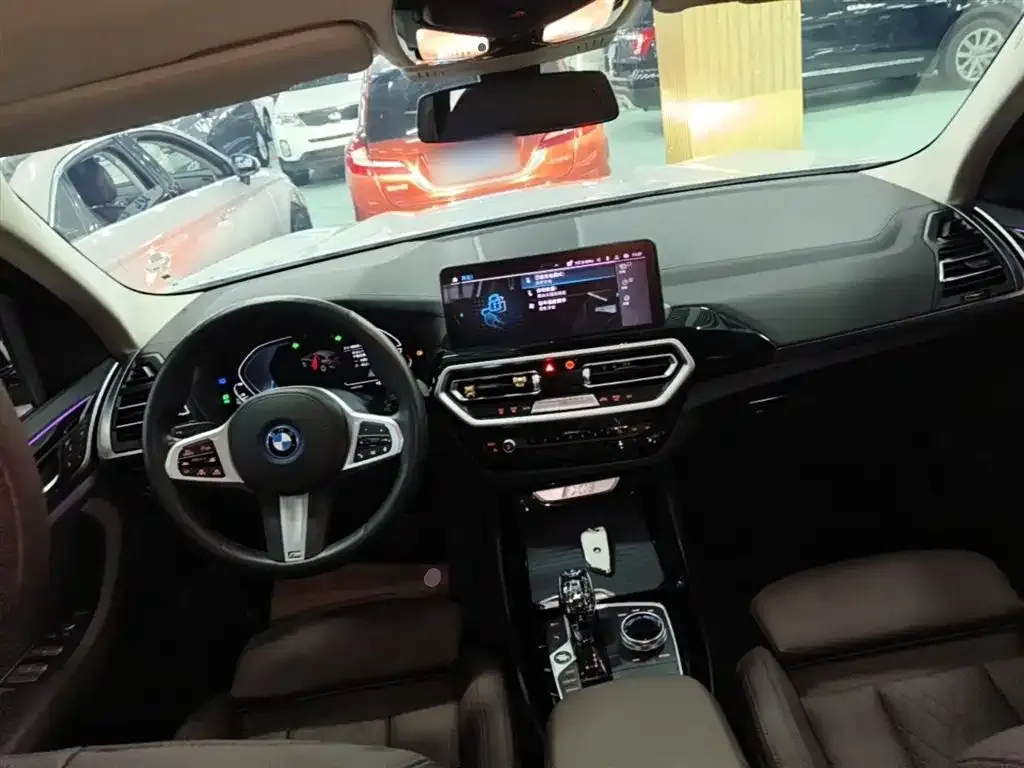 BMW iX3 — фото 10