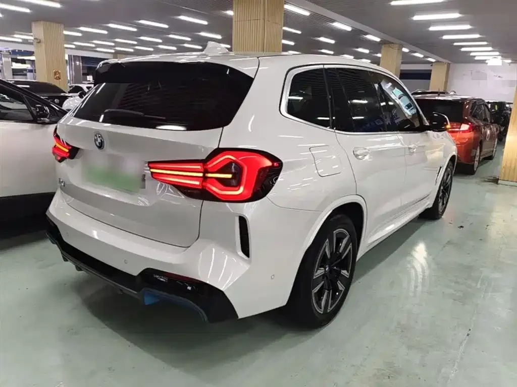 BMW iX3 — фото 2
