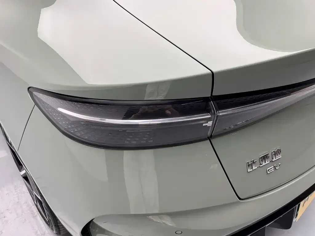 BYD Seal — фото 8