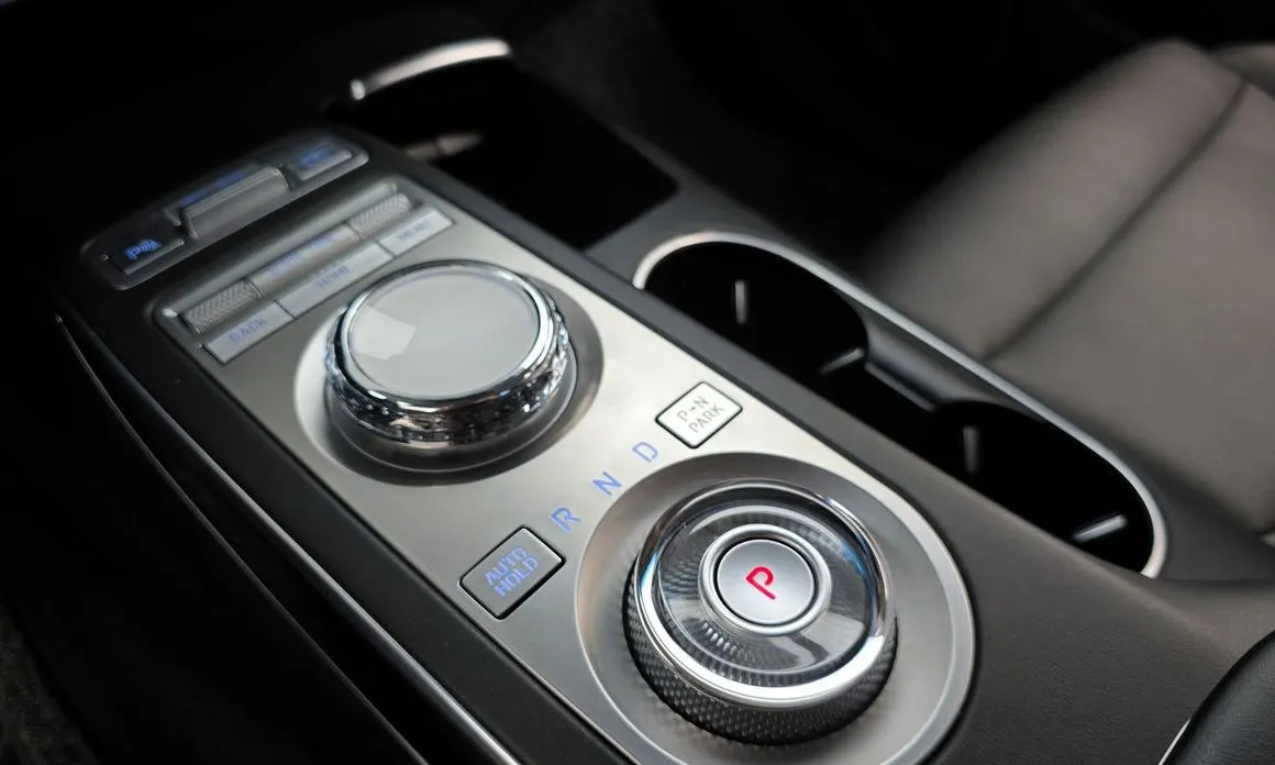 Genesis GV70 — фото 2