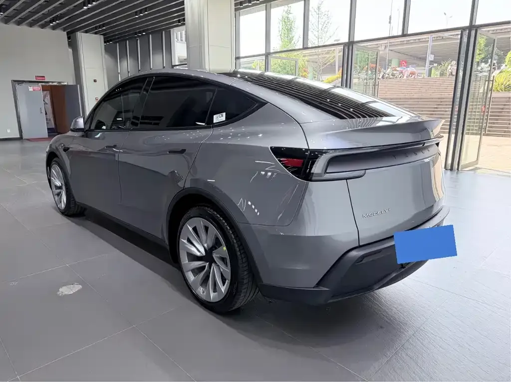 Tesla Model Y — фото 6