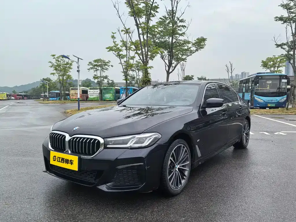 BMW 5 Series — фото 1