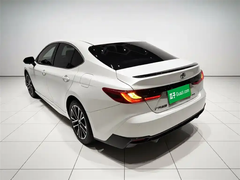 Toyota Camry — фото 7