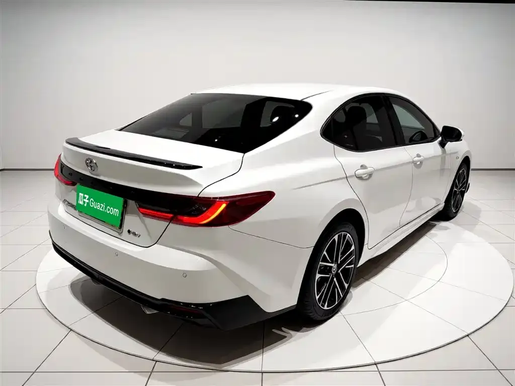 Toyota Camry — фото 10