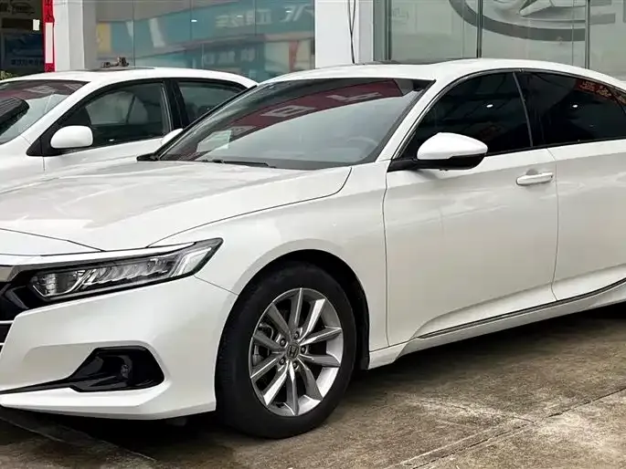 Honda Accord — фото 1