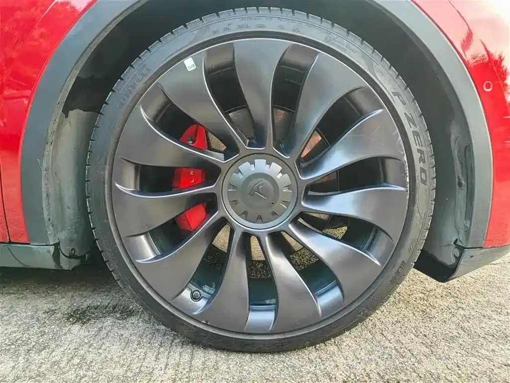 Tesla Model Y — фото 4