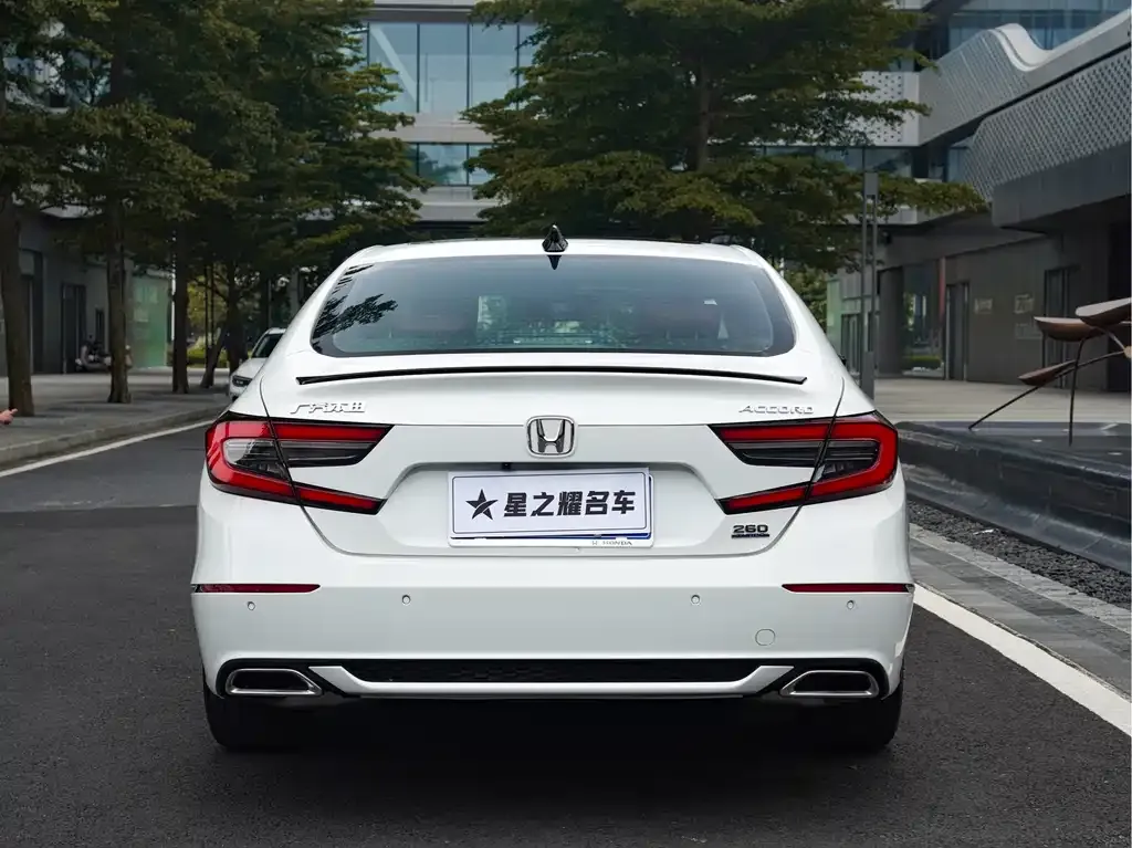 Honda Accord — фото 9