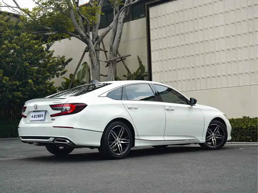 Honda Accord — фото 6
