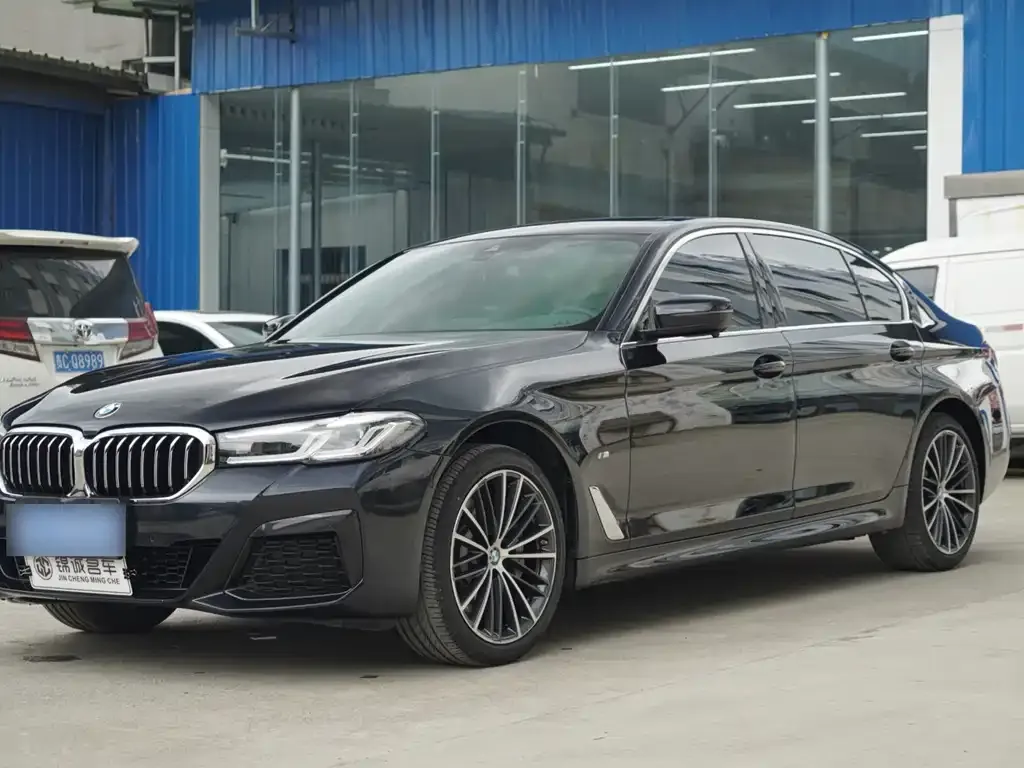 BMW 5 Series — фото 1