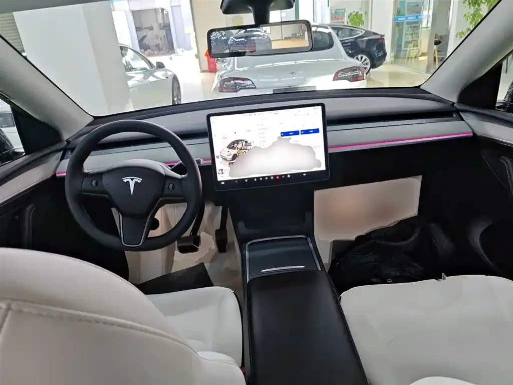 Tesla Model Y — фото 8