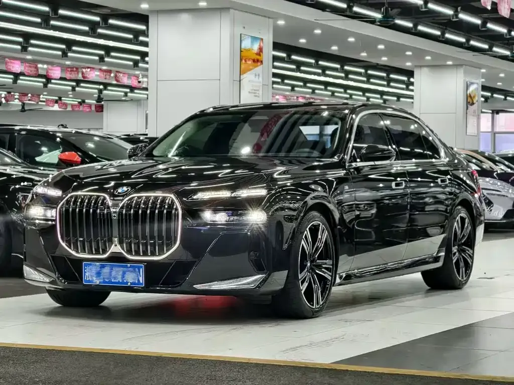 BMW 7 Series — фото 1