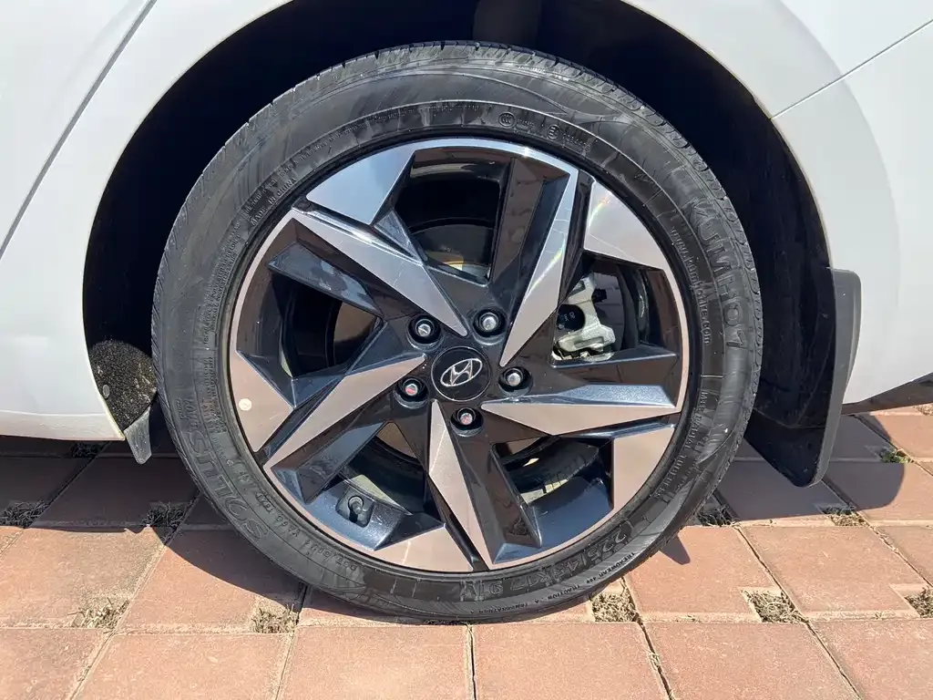 Hyundai Elantra — фото 9