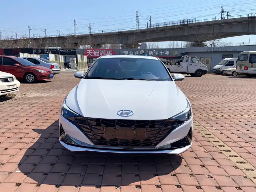 Hyundai Elantra — фото 2