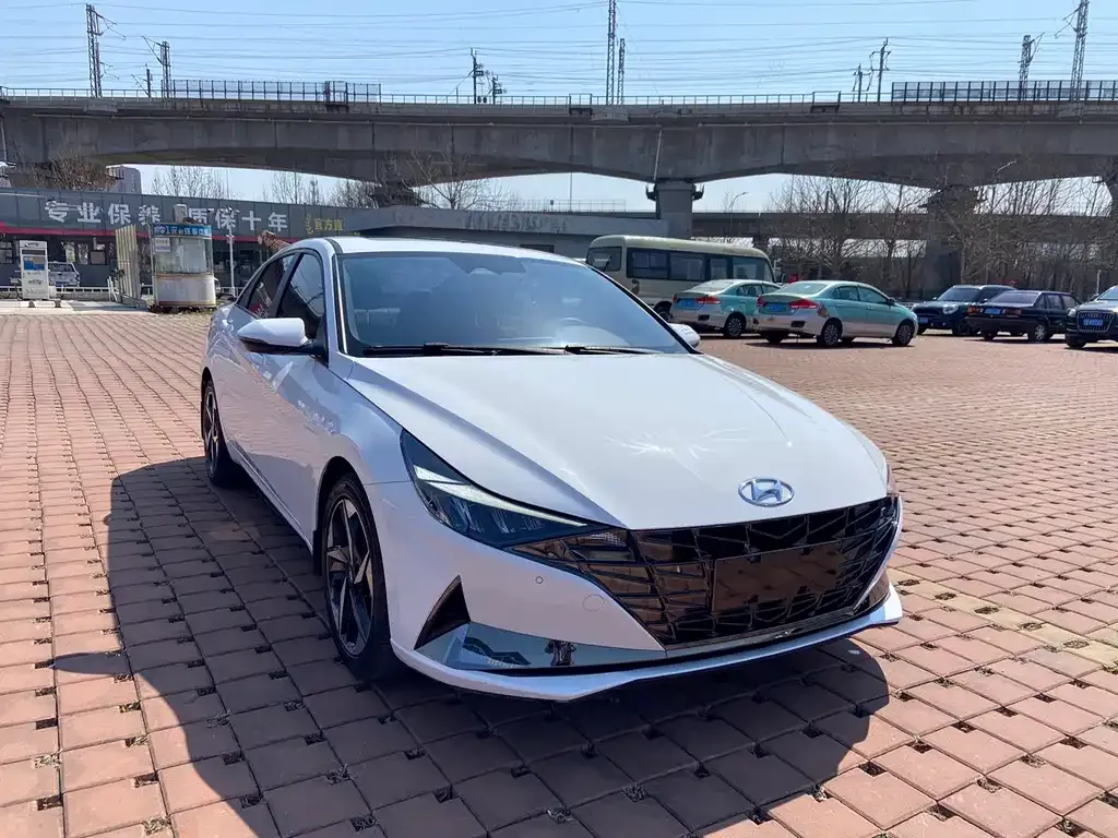 Hyundai Elantra — фото 6
