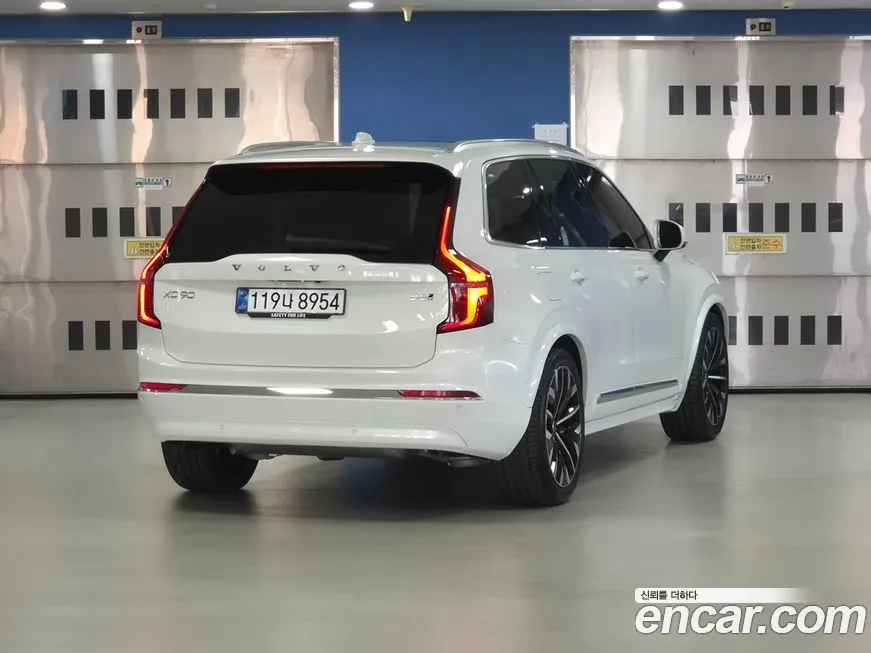 Volvo XC90 — фото 8