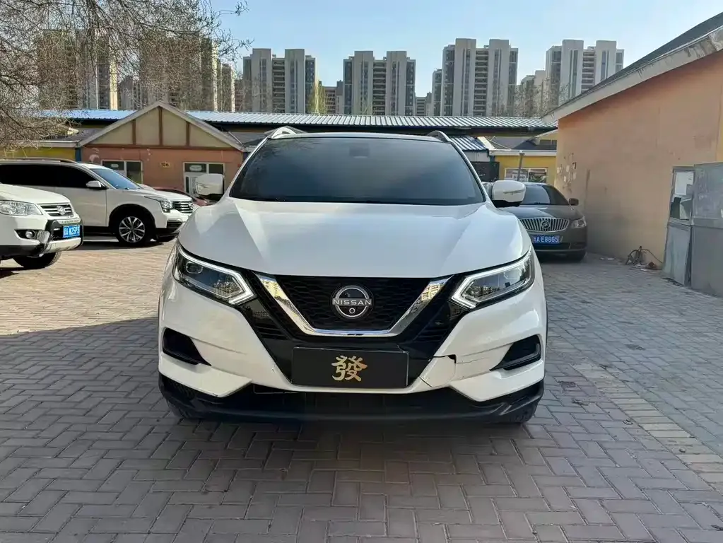 Nissan Qashqai — фото 1