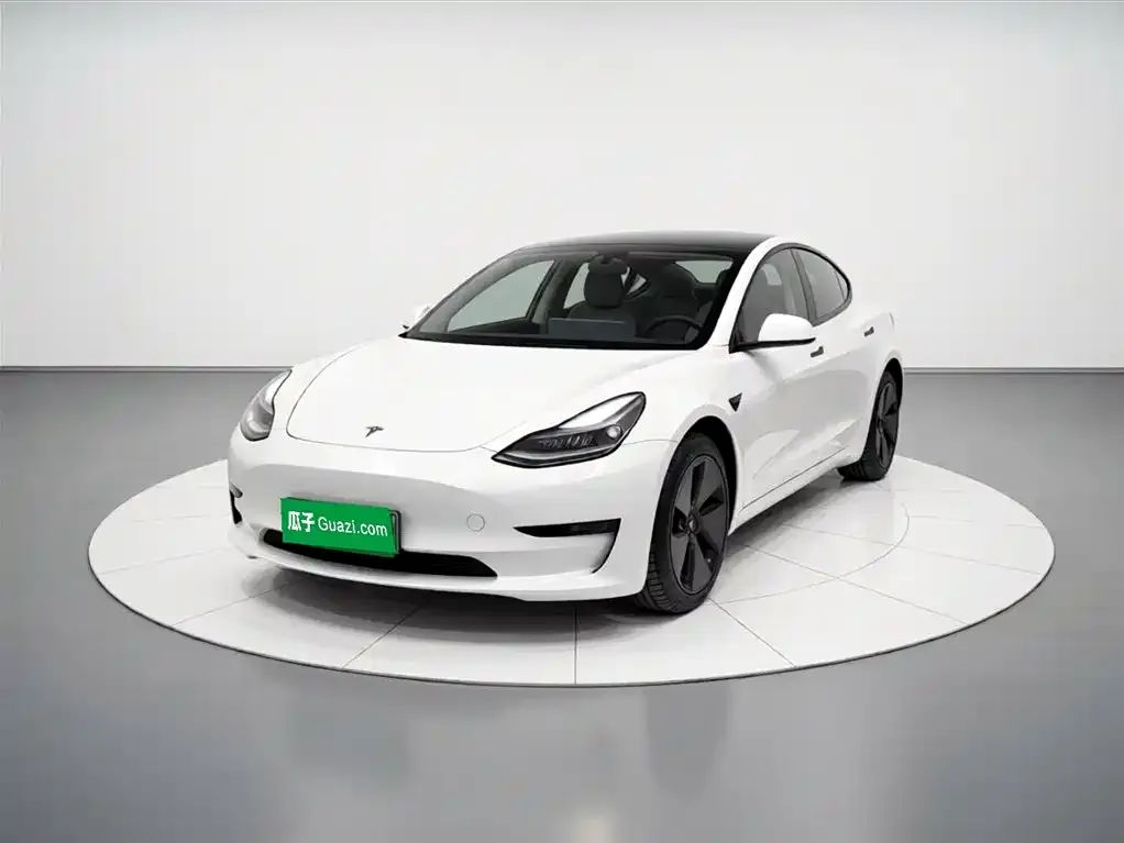 Tesla Model 3 — фото 1