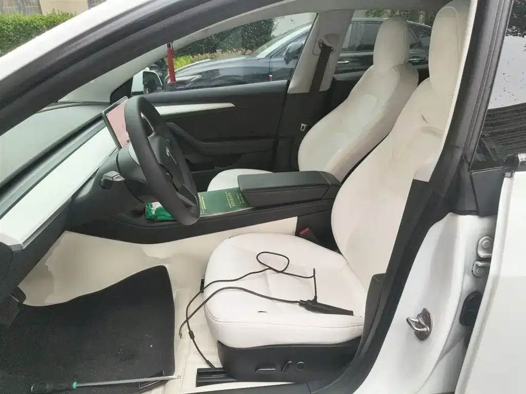 Tesla Model 3 — фото 10