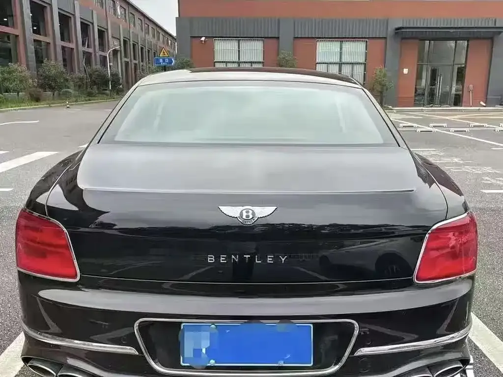 Bentley Flying Spur — фото 4