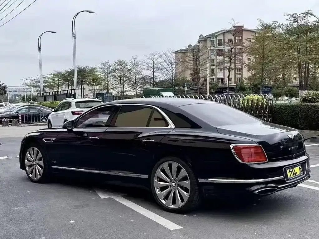 Bentley Flying Spur — фото 3
