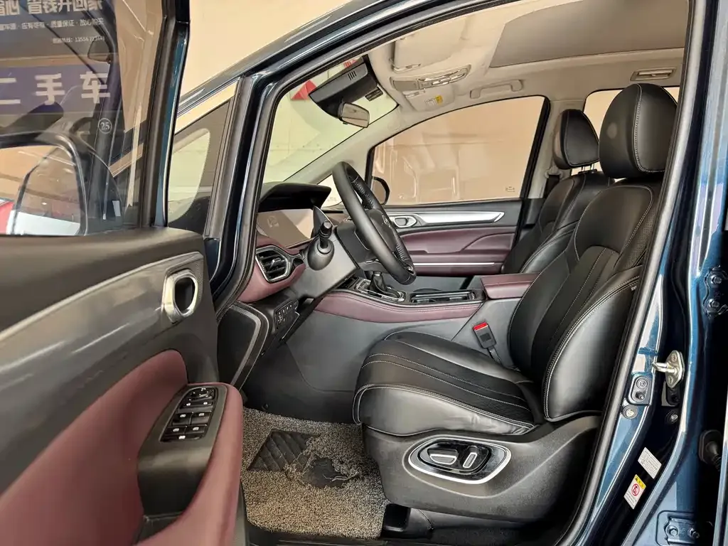 GAC Motor Trumpchi M6 — фото 10