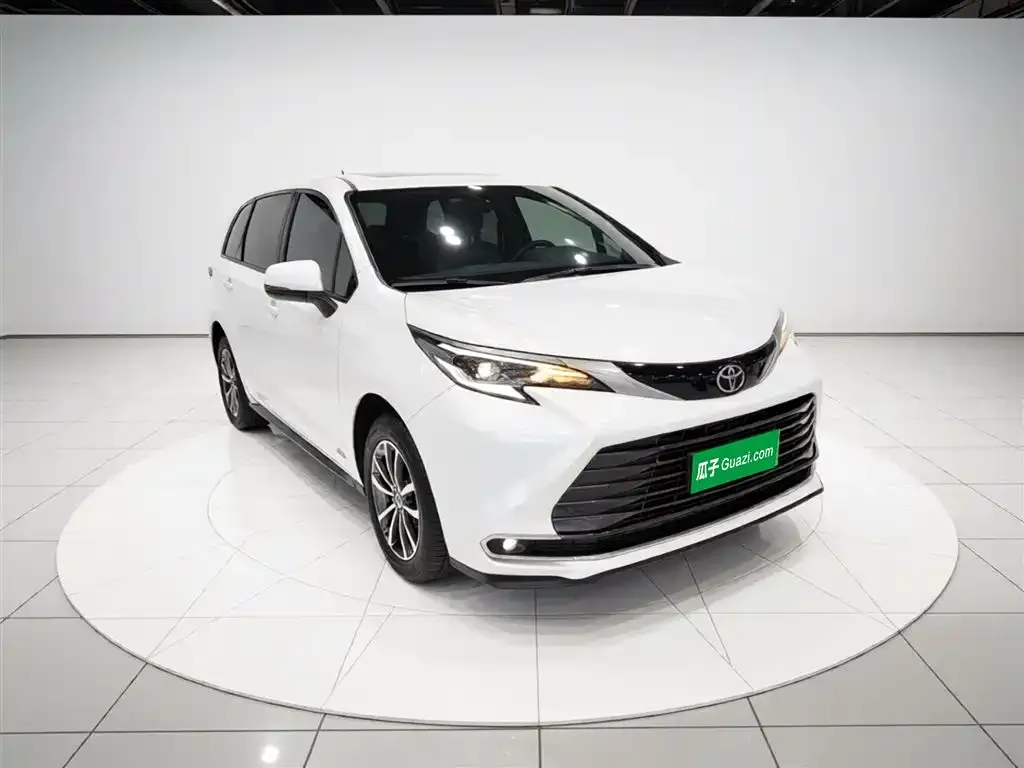 Toyota Sienna — фото 4