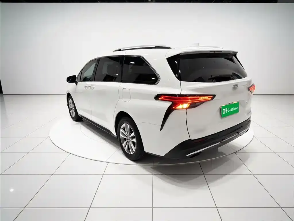 Toyota Sienna — фото 3