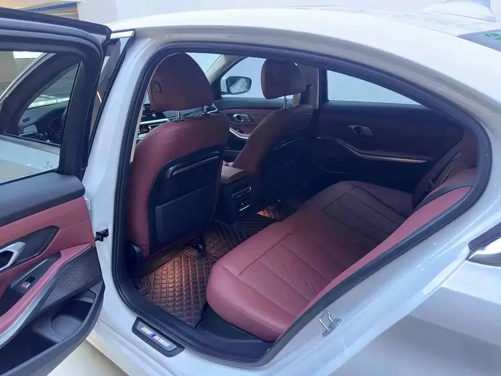 BMW 3 Series 2022 из CN, фото 6