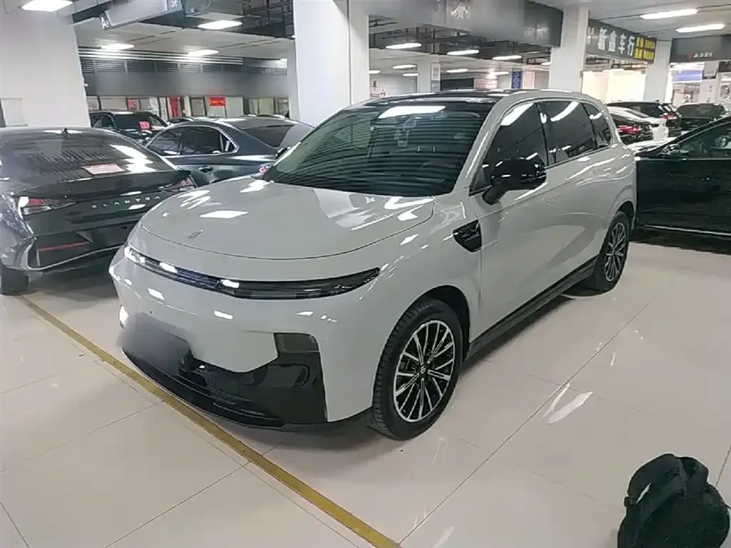 Leapmotor B10