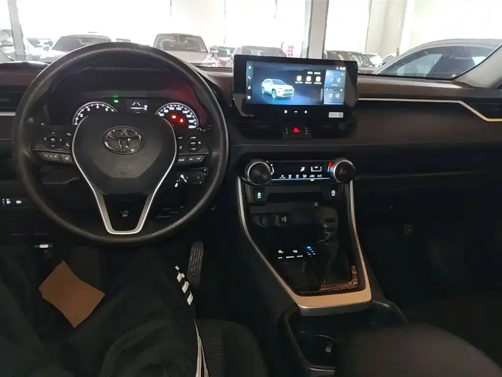 Toyota RAV4 — фото 4
