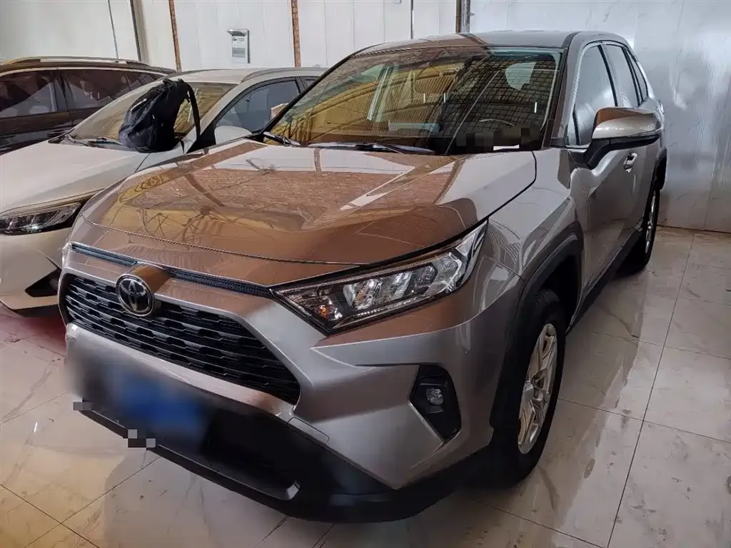 Toyota RAV4 — фото 5