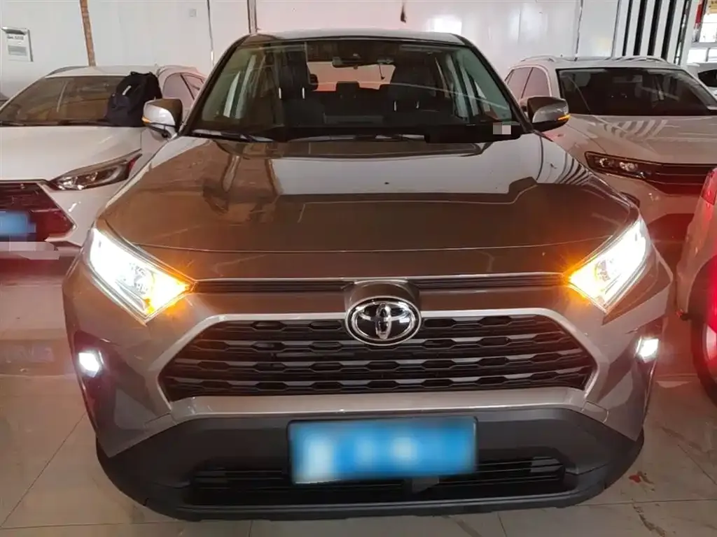 Toyota RAV4 — фото 9