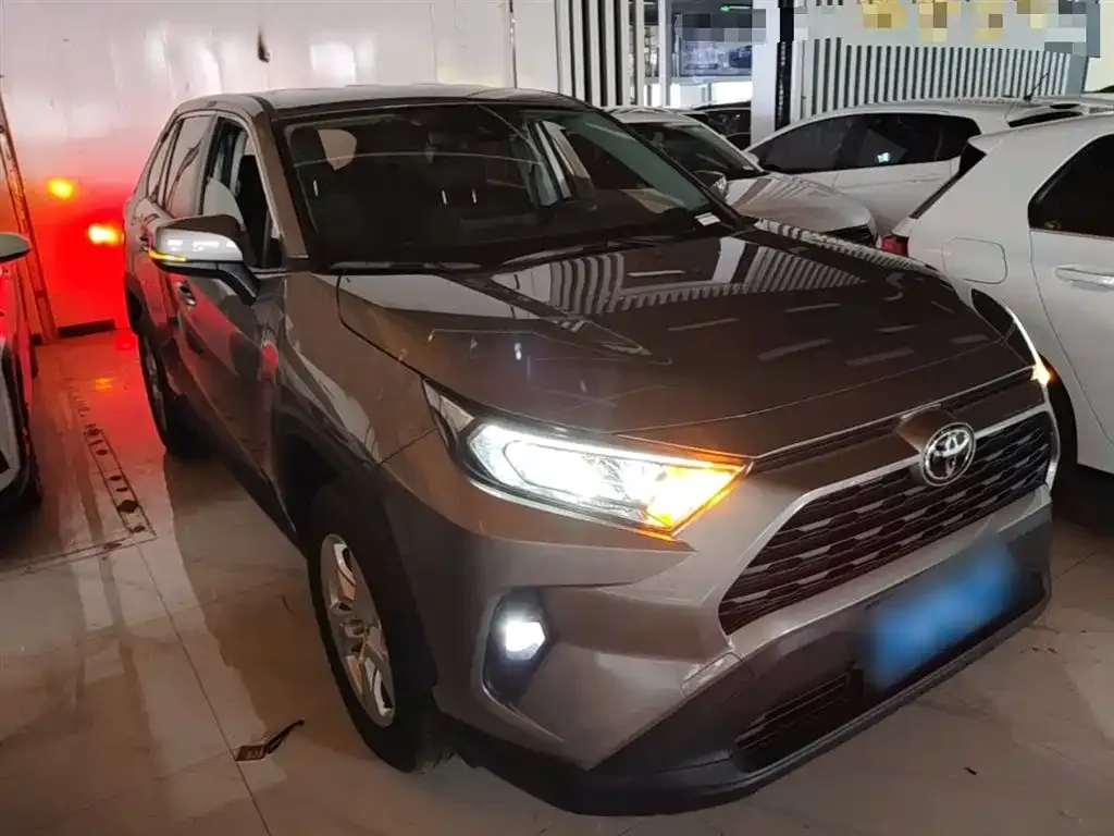 Toyota RAV4 — фото 10