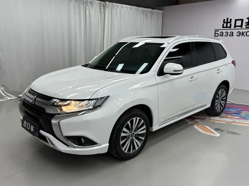 Mitsubishi Outlander — фото 1