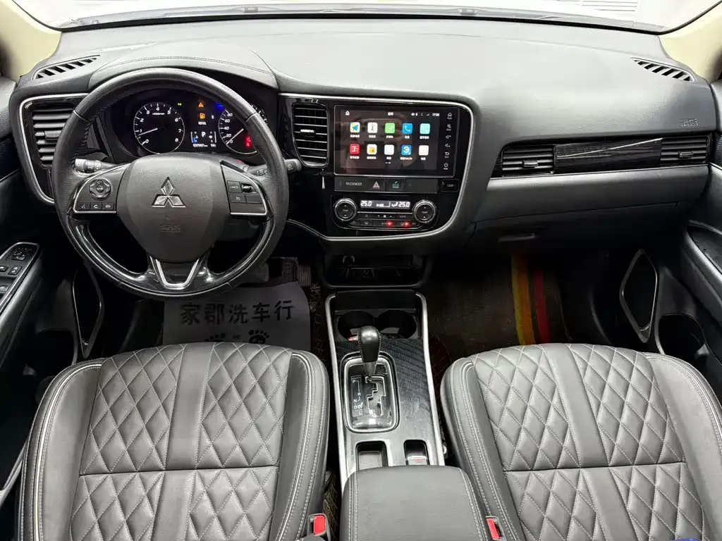 Mitsubishi Outlander — фото 10