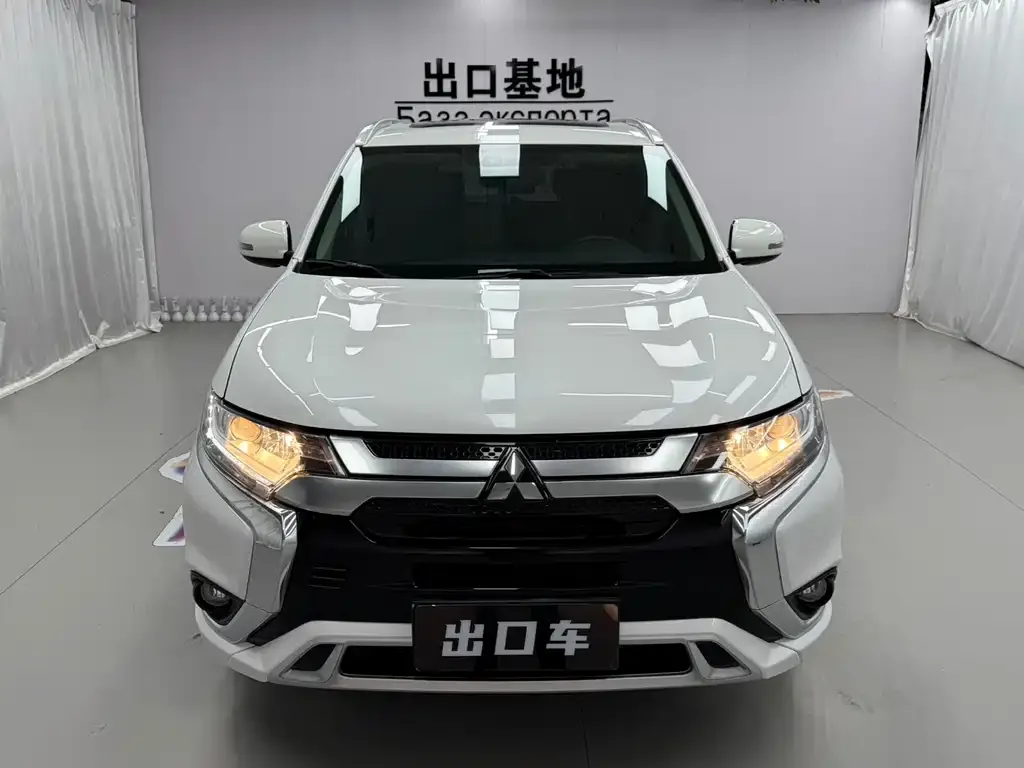 Mitsubishi Outlander — фото 4