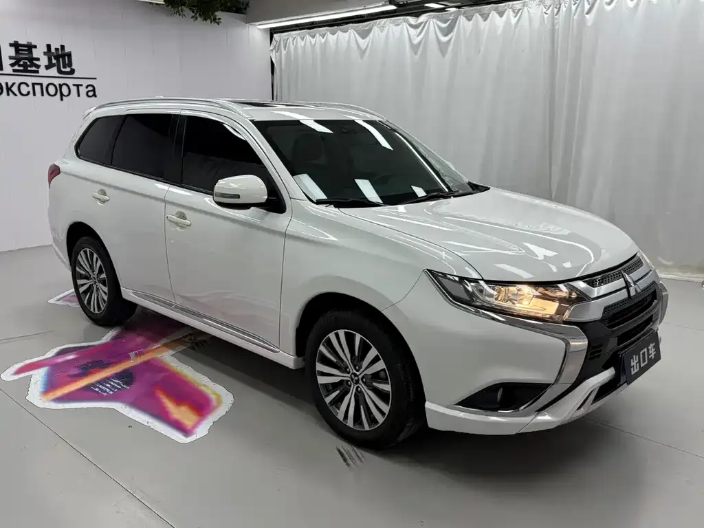 Mitsubishi Outlander — фото 9