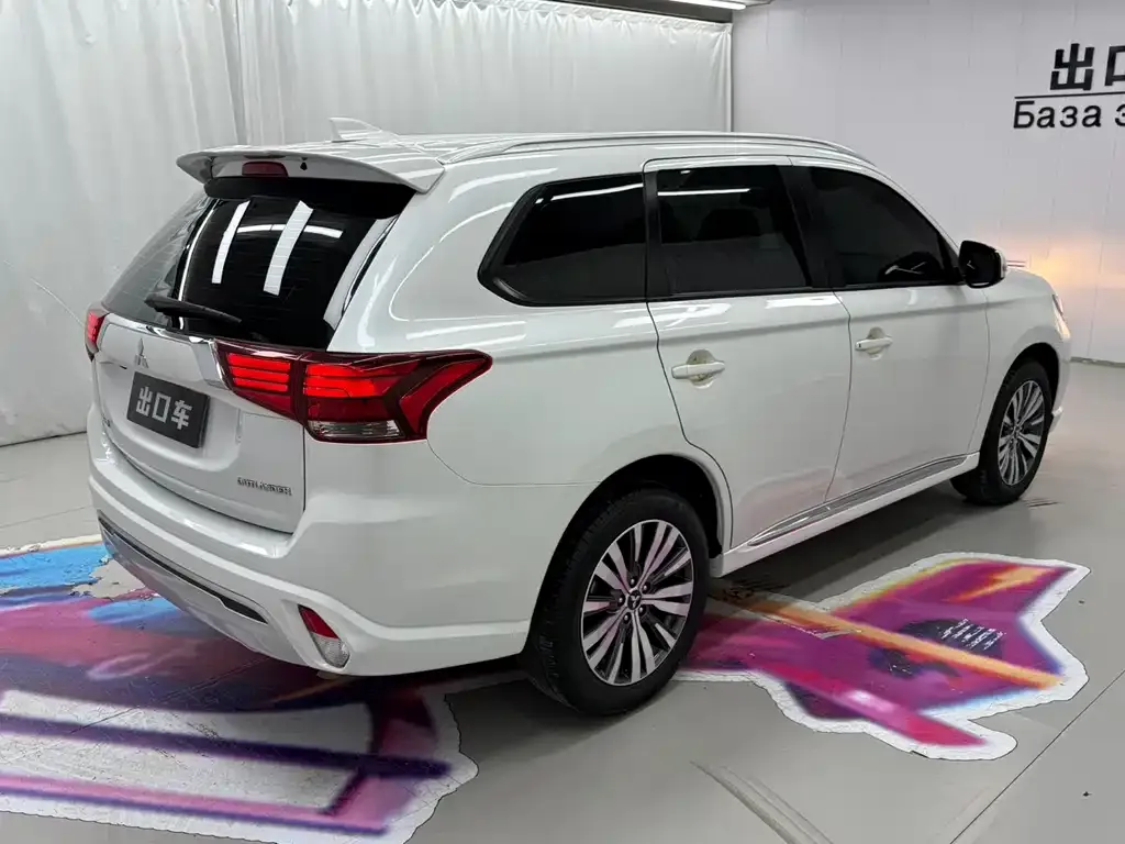 Mitsubishi Outlander — фото 5