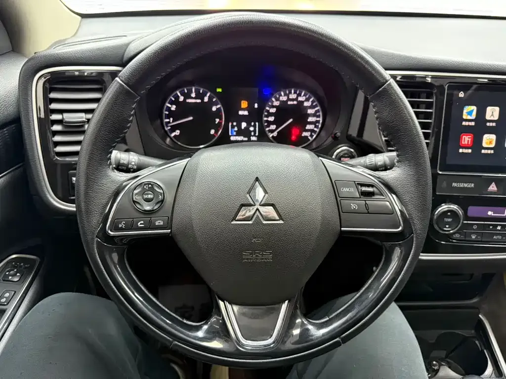 Mitsubishi Outlander — фото 7
