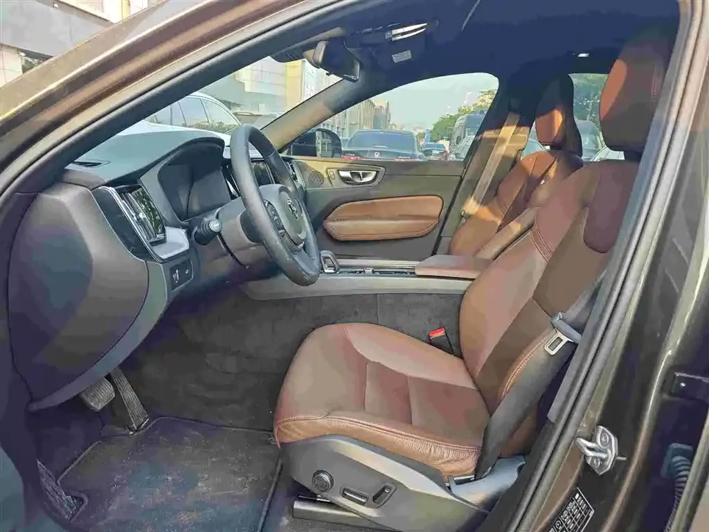 Volvo XC60 2022 из CN, фото 10