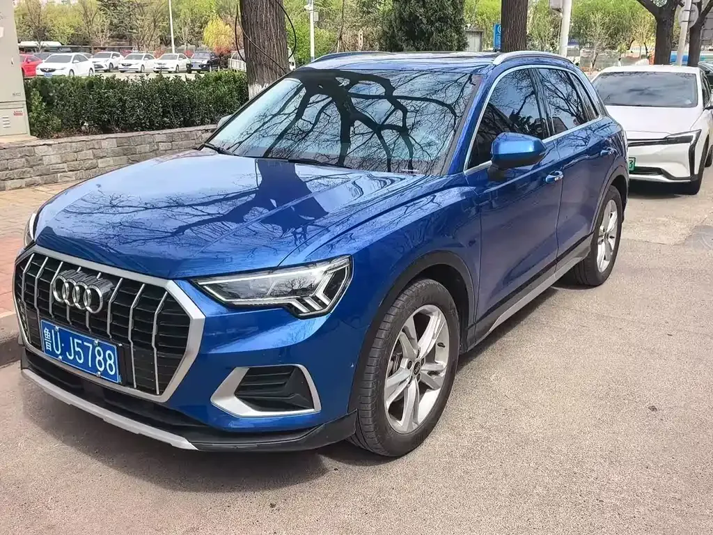 Audi Q3 — фото 1