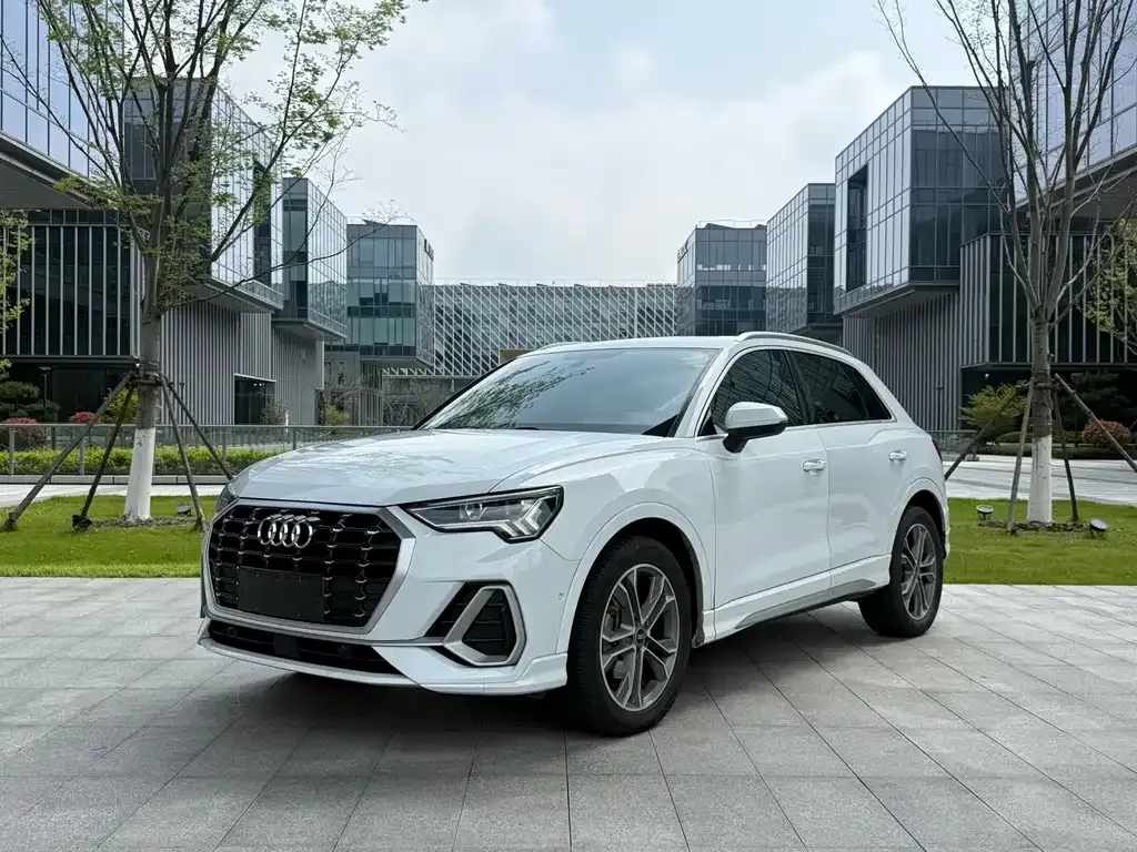 Audi Q3 — фото 1