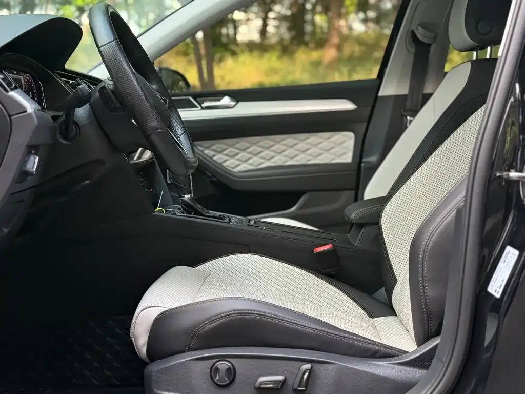 Volkswagen Magotan 2023 из CN, фото 6