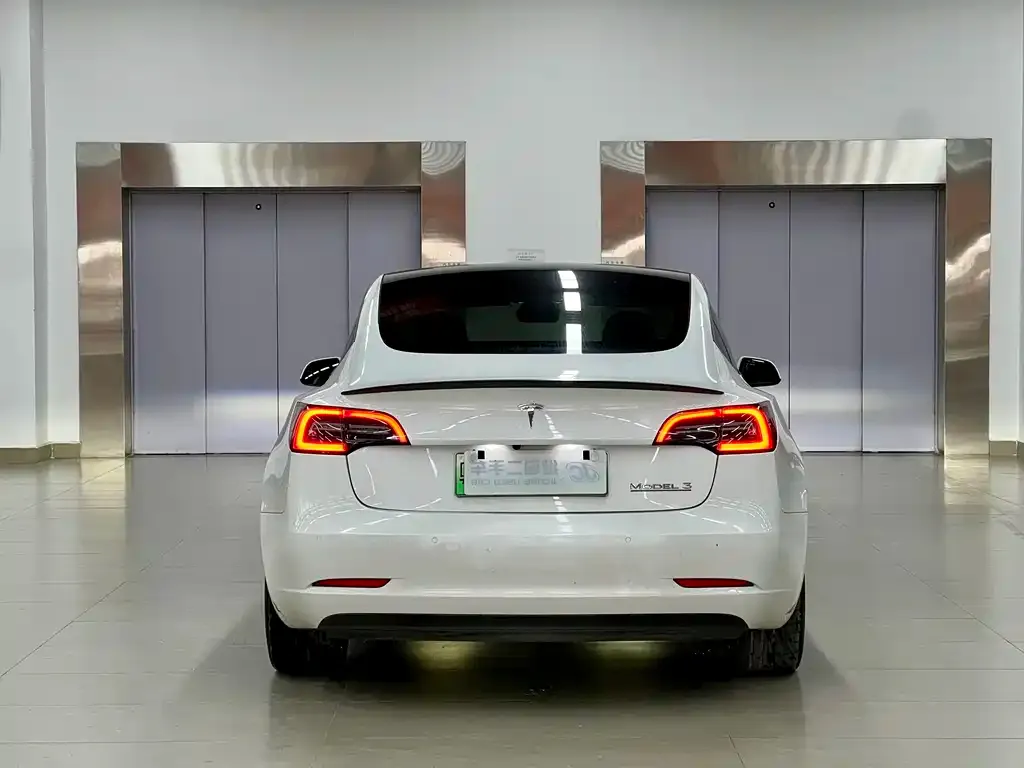 Tesla Model 3 — фото 6